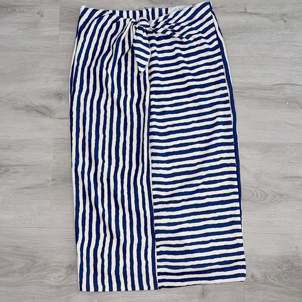 High waisted pencil skirt